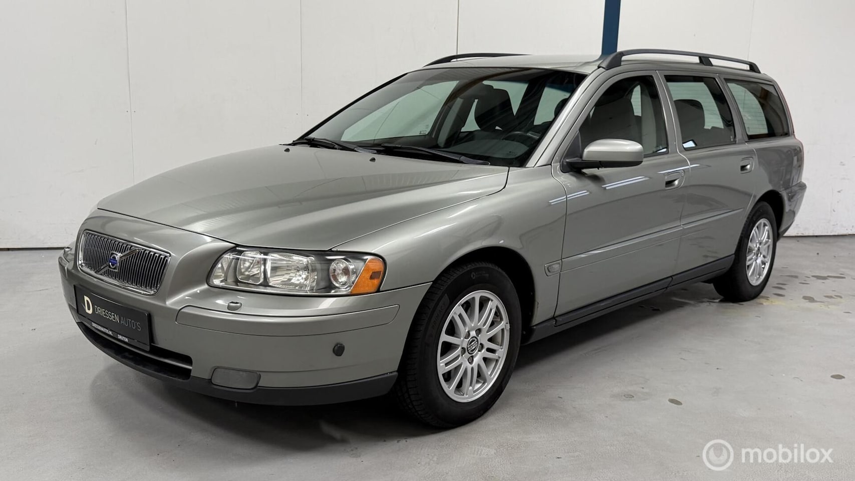 Volvo V70 - 2.4 Kinetic AUTOMAAT 170PK / TREKHAAK - AutoWereld.nl