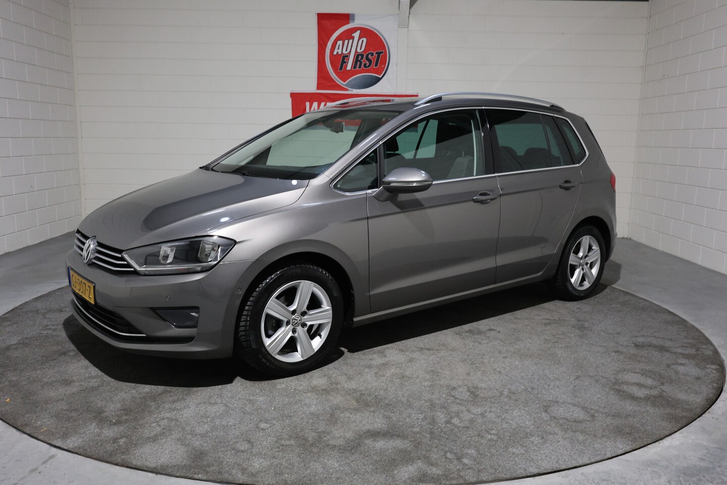 Volkswagen Golf Sportsvan - 1.2 TSI Highline 1.2 TSI Highline, 1e eigenaar, 100% onderhouden, Org NL aut, Panoramadak, Navigatie, Cruis - AutoWereld.nl