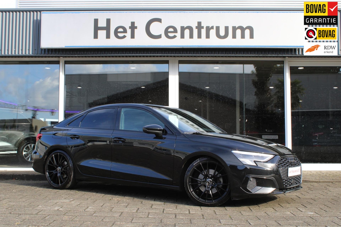 Audi A3 Limousine - 35 TFSI 150PK Automaat Business Edition / Lederen bekleding / Donker glas achter / 19'' Ve - AutoWereld.nl