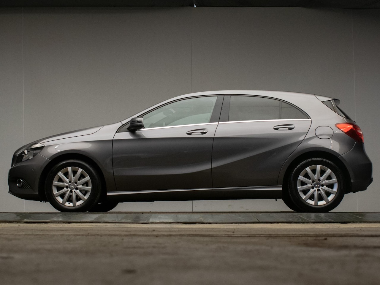 Mercedes-Benz A-klasse - 180 Ambition Sport (NAVI,XENON,LED,CRUISE,SPORTSTOELEN,PDC,GETINT,CLIMATE,BLUETOOTH,NETTES - AutoWereld.nl