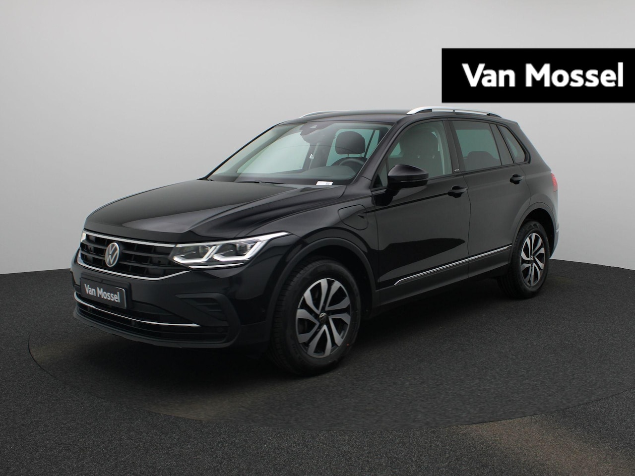 Volkswagen Tiguan - 1.4 TSI eHybrid Life Business 245 PK | Volledig Dealer Onderhouden | Trekhaak | 360 Camera - AutoWereld.nl