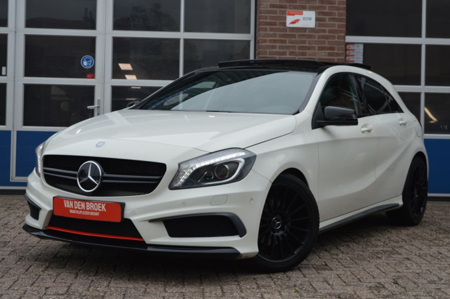 Mercedes-Benz A-klasse - 180 Ambition | AMG - PANO - STOEL.VERW - AutoWereld.nl