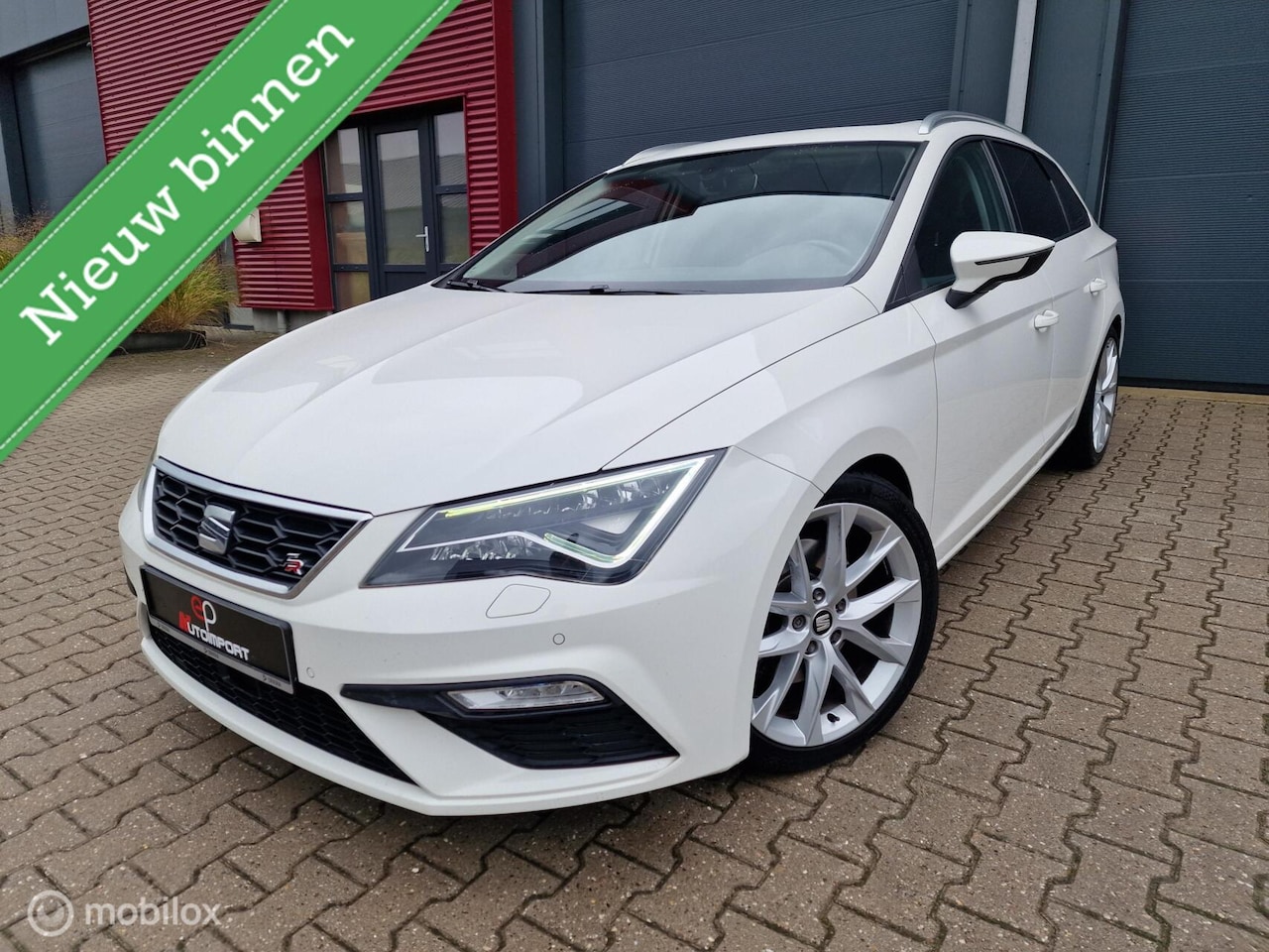 SEAT Leon ST - 1.8TSI FR DSG / Keyless / Panoramadak / Camera - AutoWereld.nl