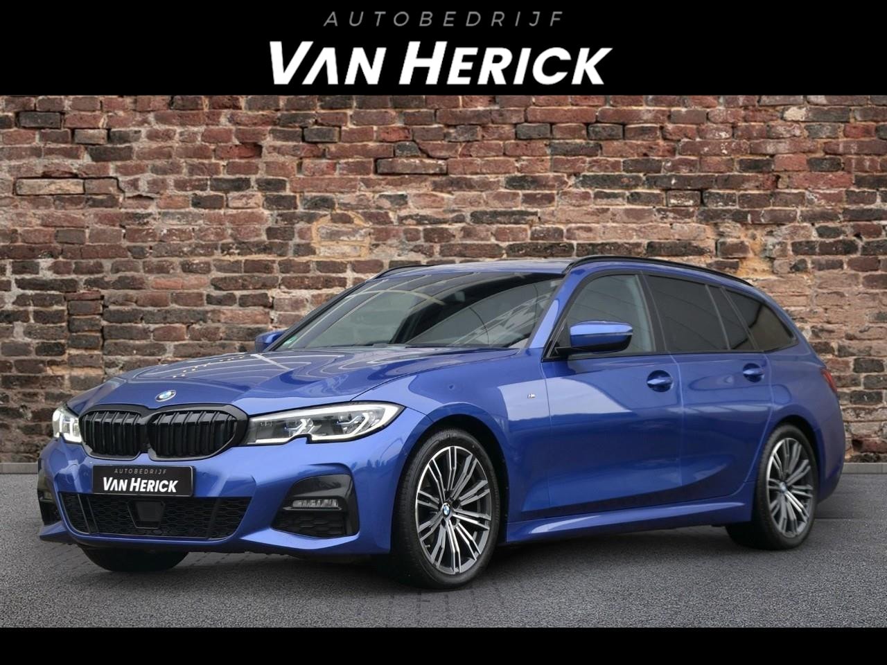 BMW 3-serie Touring - 318i M-Sport Automaat | Panoramadak | Carbon Interieur | Laser Koplampen - AutoWereld.nl