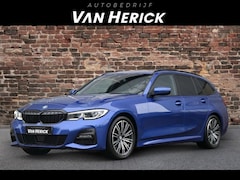 BMW 3-serie Touring - 318i M-Sport Automaat | Panoramadak | Carbon Interieur | Laser Koplampen