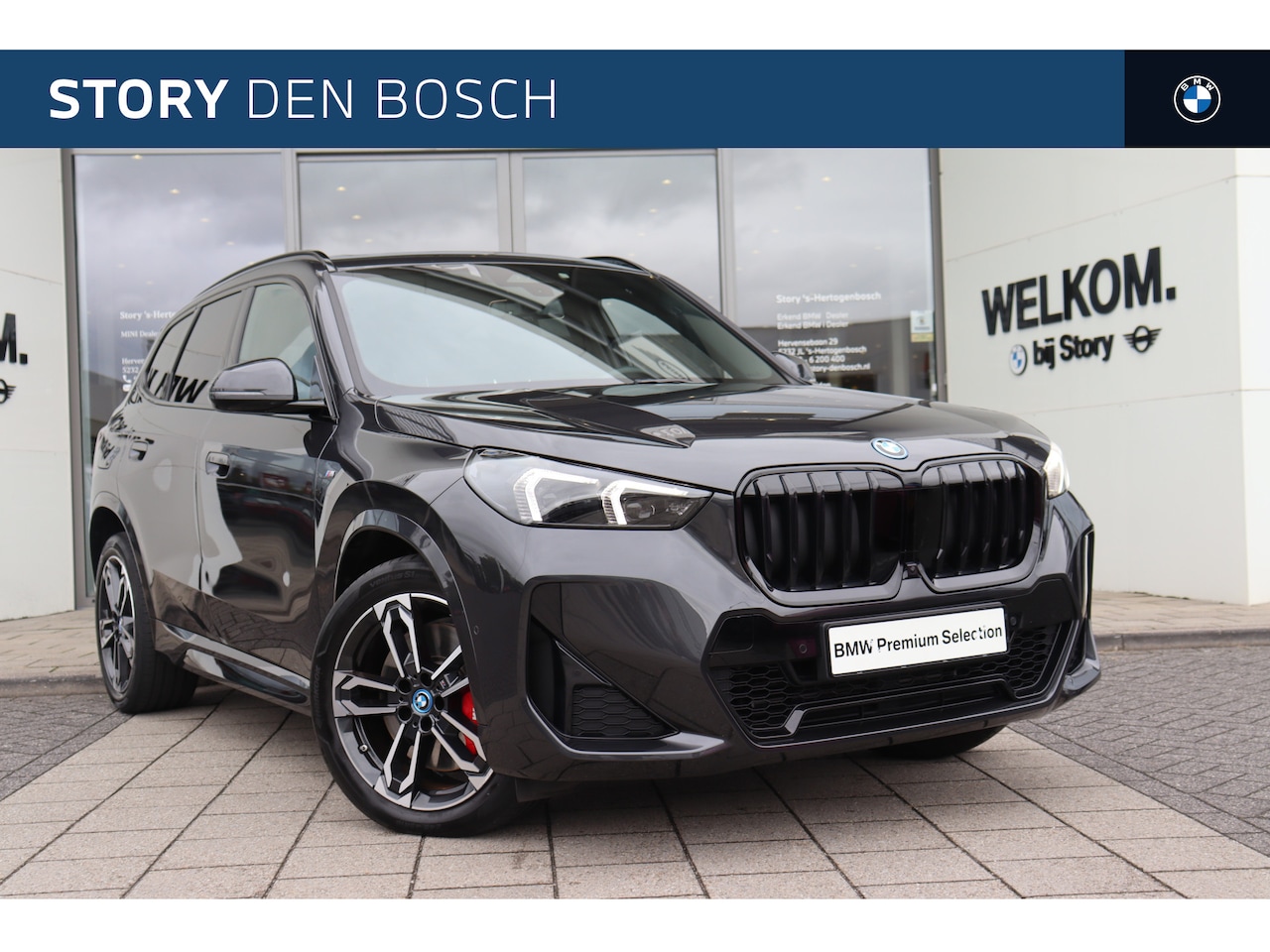 BMW X1 - xDrive30e High Executive M Sport Automaat / Panoramadak / Sportstoelen / M Adaptief onders - AutoWereld.nl