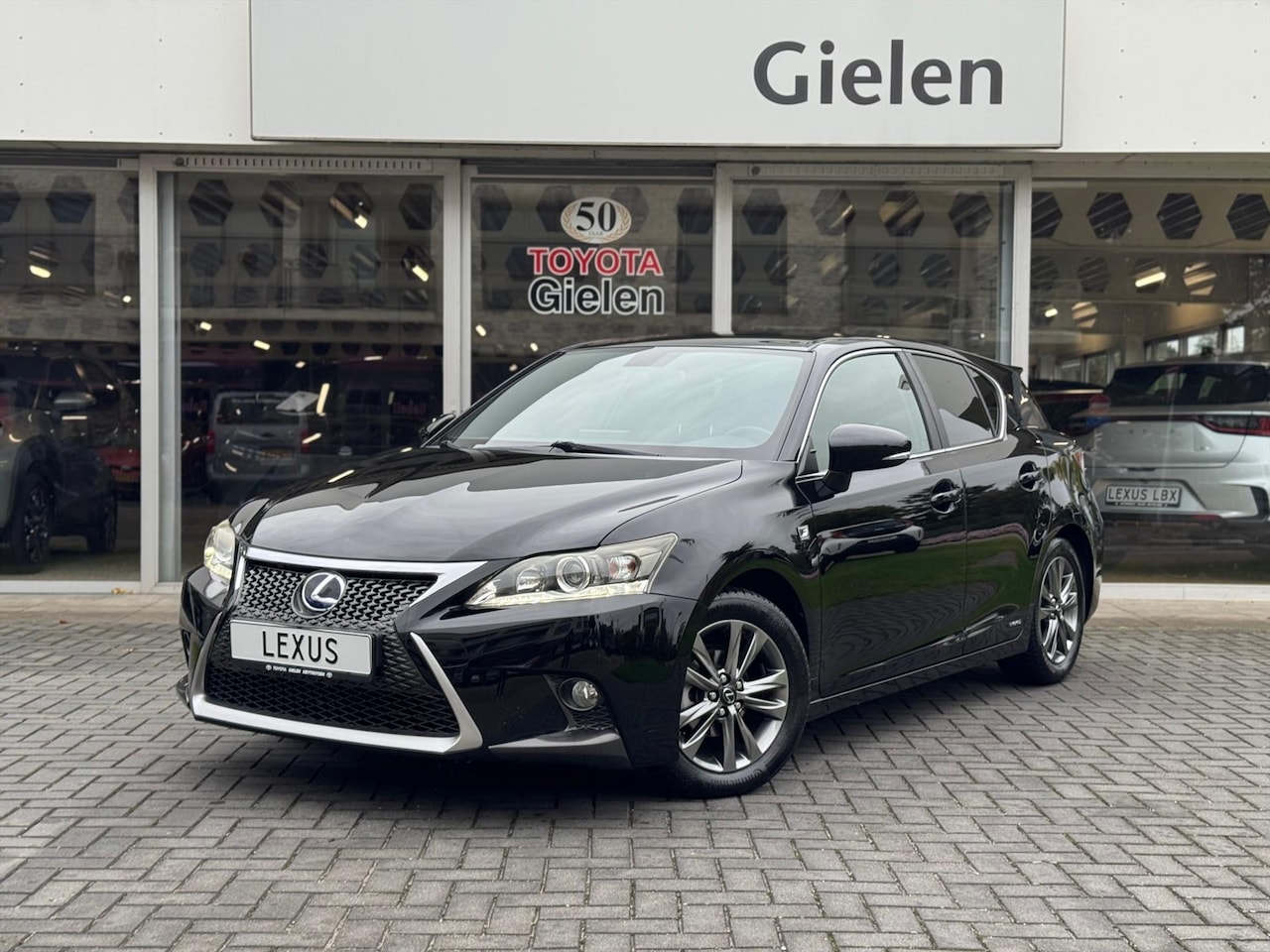 Lexus CT 200h - F Sport Line | 2e eigenaar, Navigatie, Stoelverwarming, Privacy glass, 16 inch, Parkeercam - AutoWereld.nl