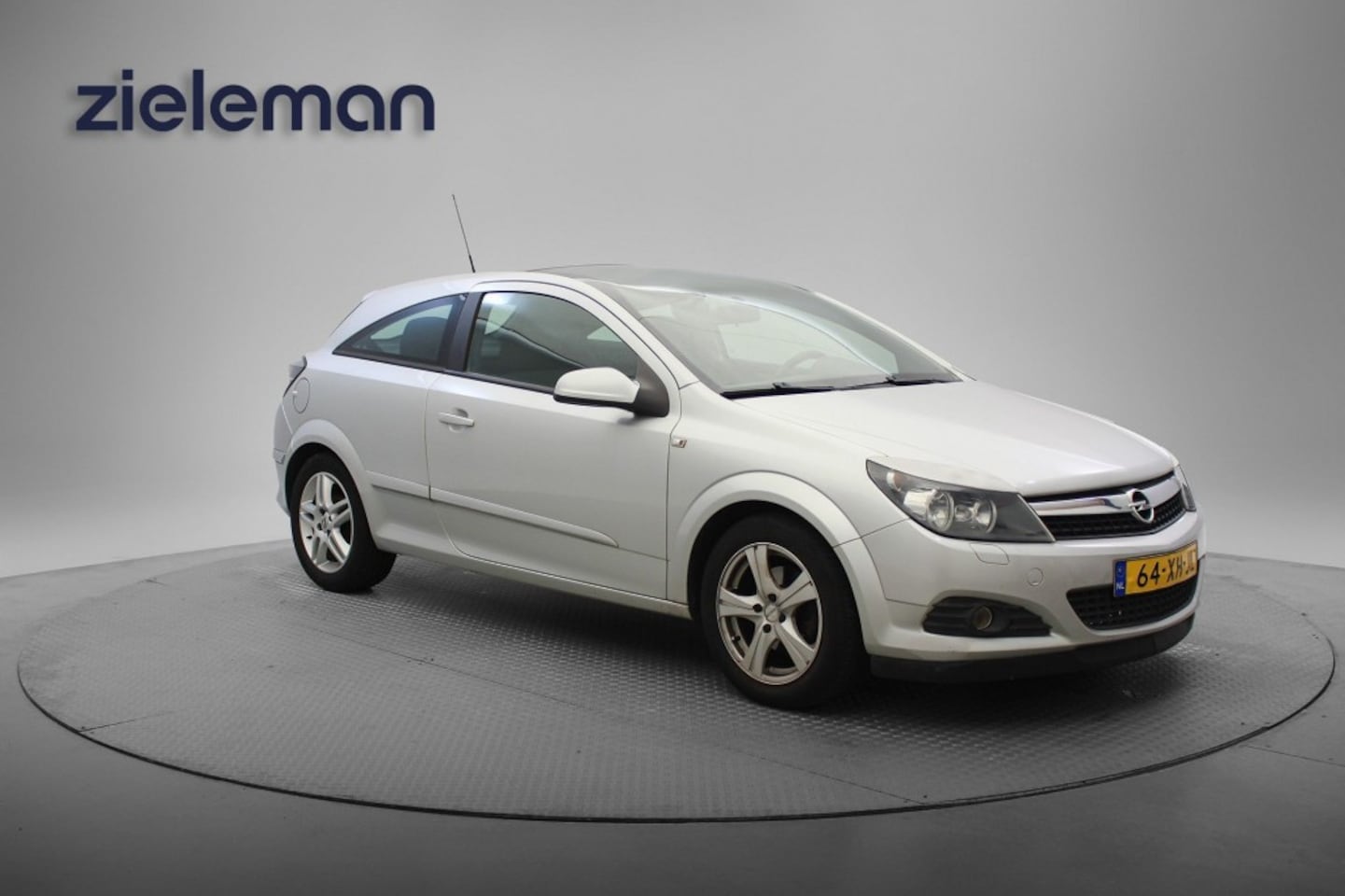 Opel Astra GTC - GTC 1.4 Temptation - Panorama, Airco, Cruise, NIEUWE APK - AutoWereld.nl