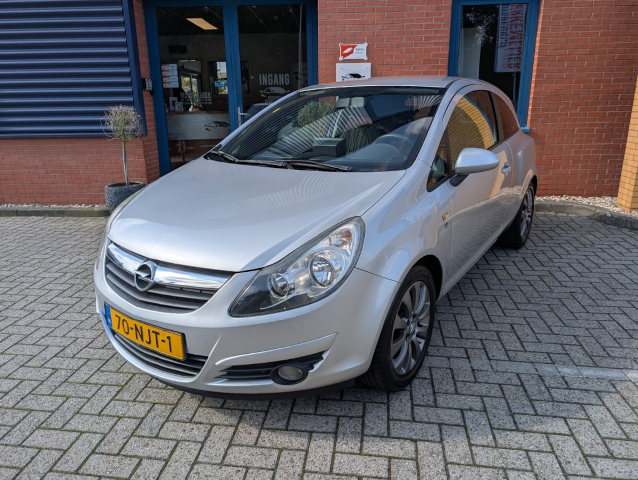 Opel Corsa - 1.2-16V '111' Edition 1.2-16V 111 EDITION, Airco, Navi, Cruise - AutoWereld.nl