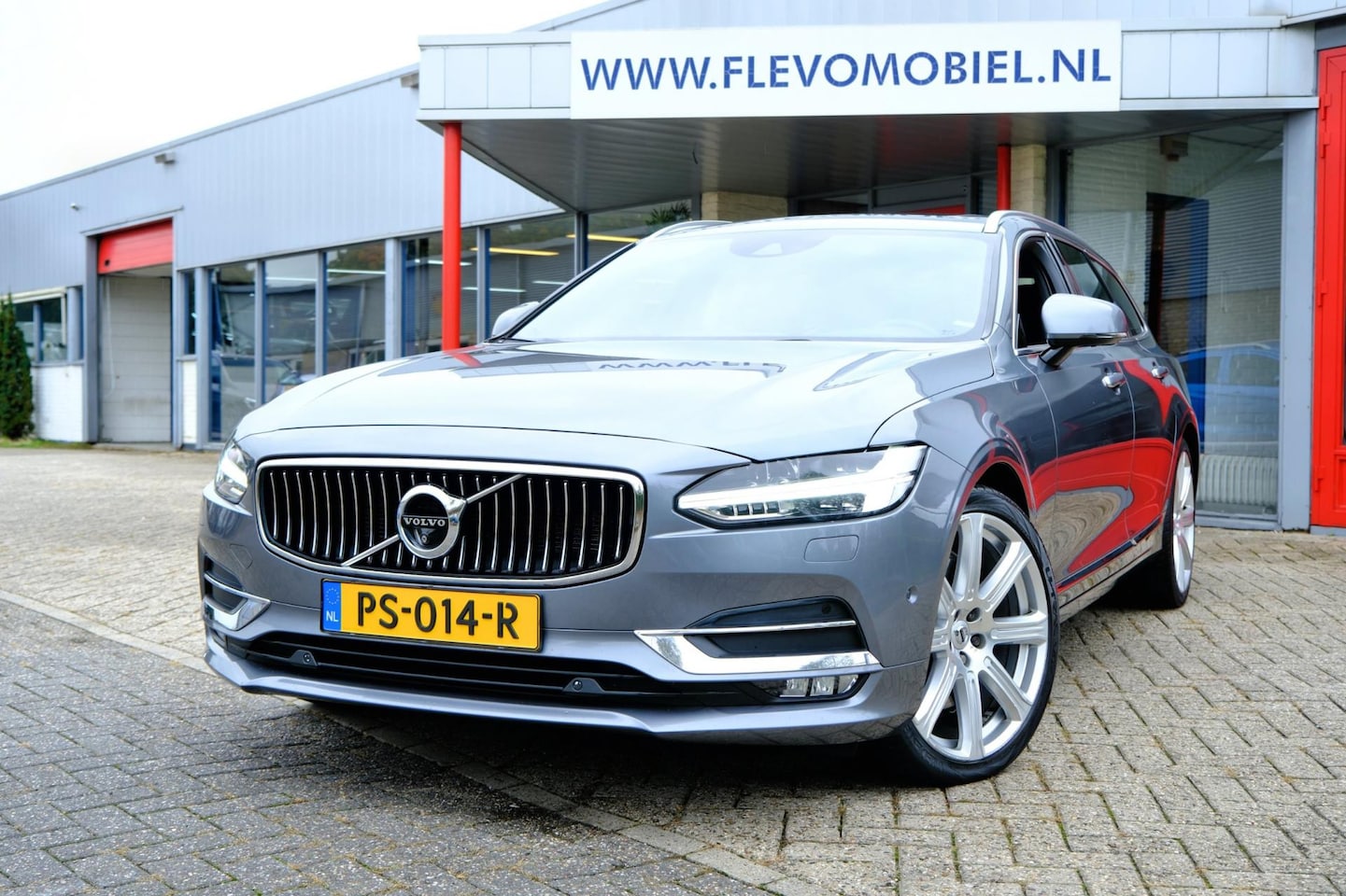 Volvo V90 - 2.0 T5 254pk Inscription Aut. Pano|Leder|Bowers&Wilkins|360Cam|Zeer Luxe! - AutoWereld.nl