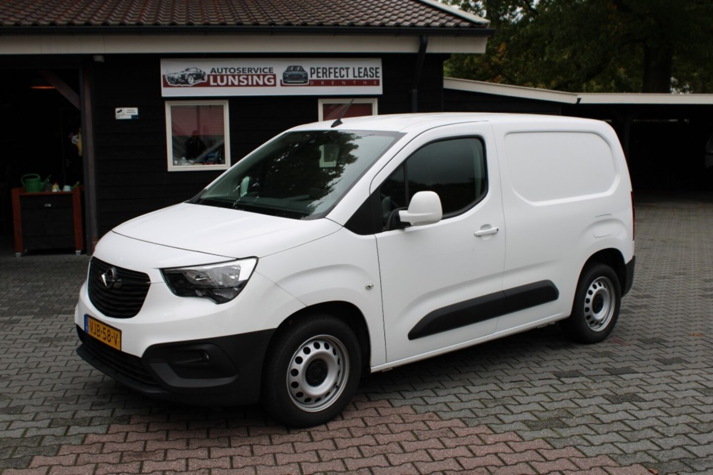 Opel Combo - 1.5D L1H1 EDITION 130PK AUTOMAAT Navi PDC Carplay Keyless - AutoWereld.nl