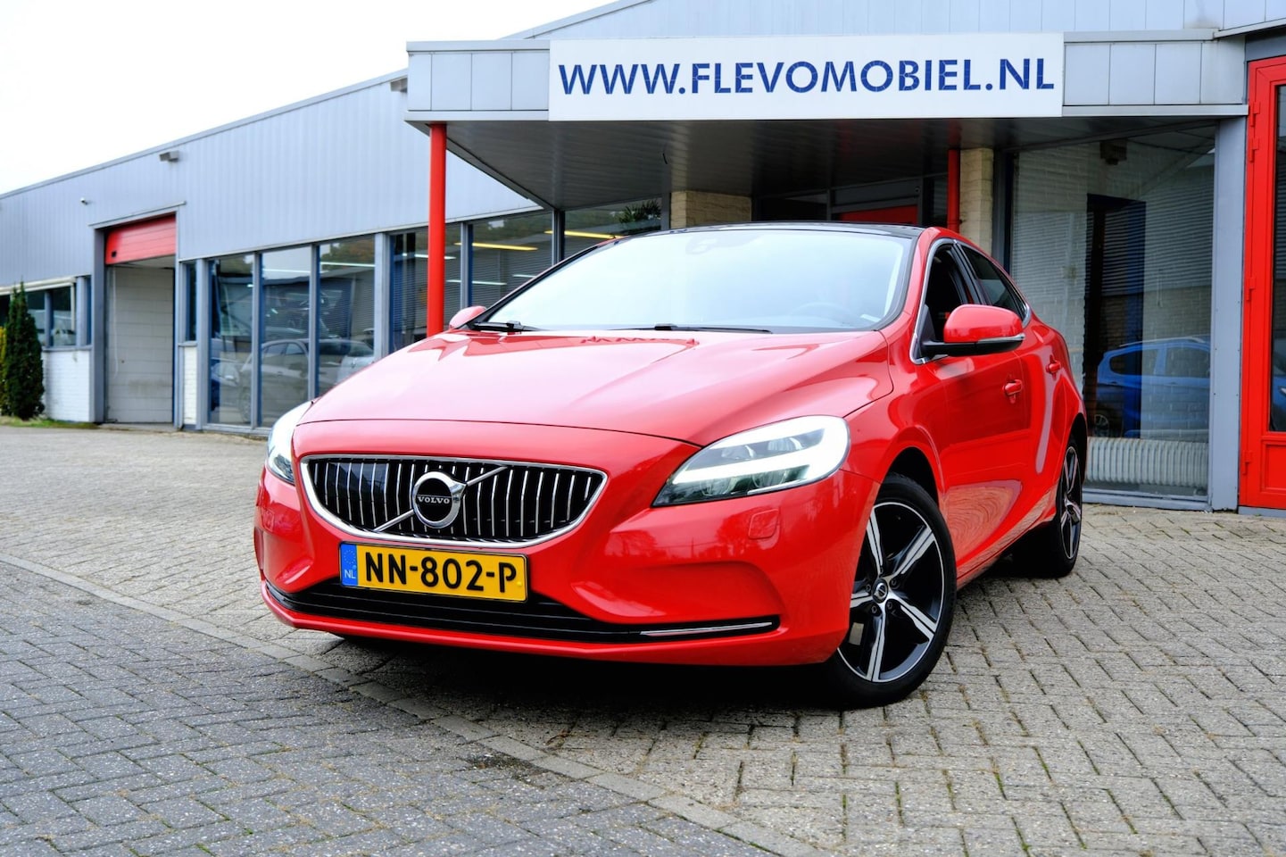 Volvo V40 - 2.0 T2 Inscription *89.462km!* Pano|1e Eig!|Leder|Cam|LMV|Navi - AutoWereld.nl