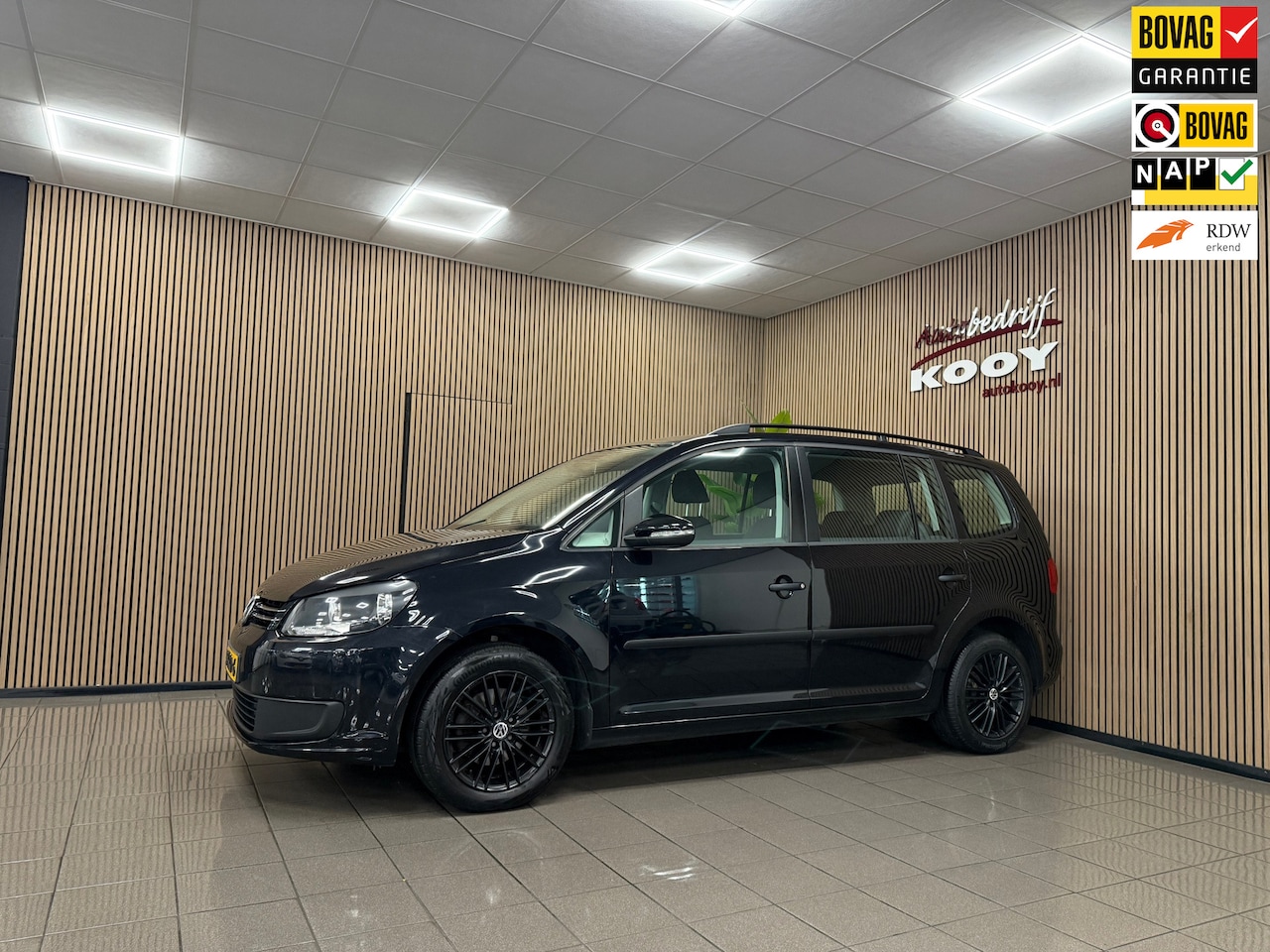Volkswagen Touran - 1.2 TSI BlueMotion * Navigatie / Parkeersensoren / LM Velgen / NL Auto * - AutoWereld.nl