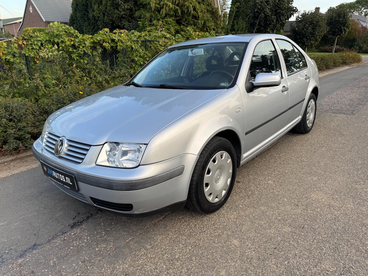 Volkswagen Bora - 1.6-16V AIRCO / CRUISE / NIEUWE APK - AutoWereld.nl