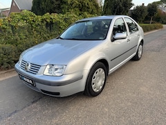 Volkswagen Bora - 1.6-16V AIRCO / CRUISE / NIEUWE APK