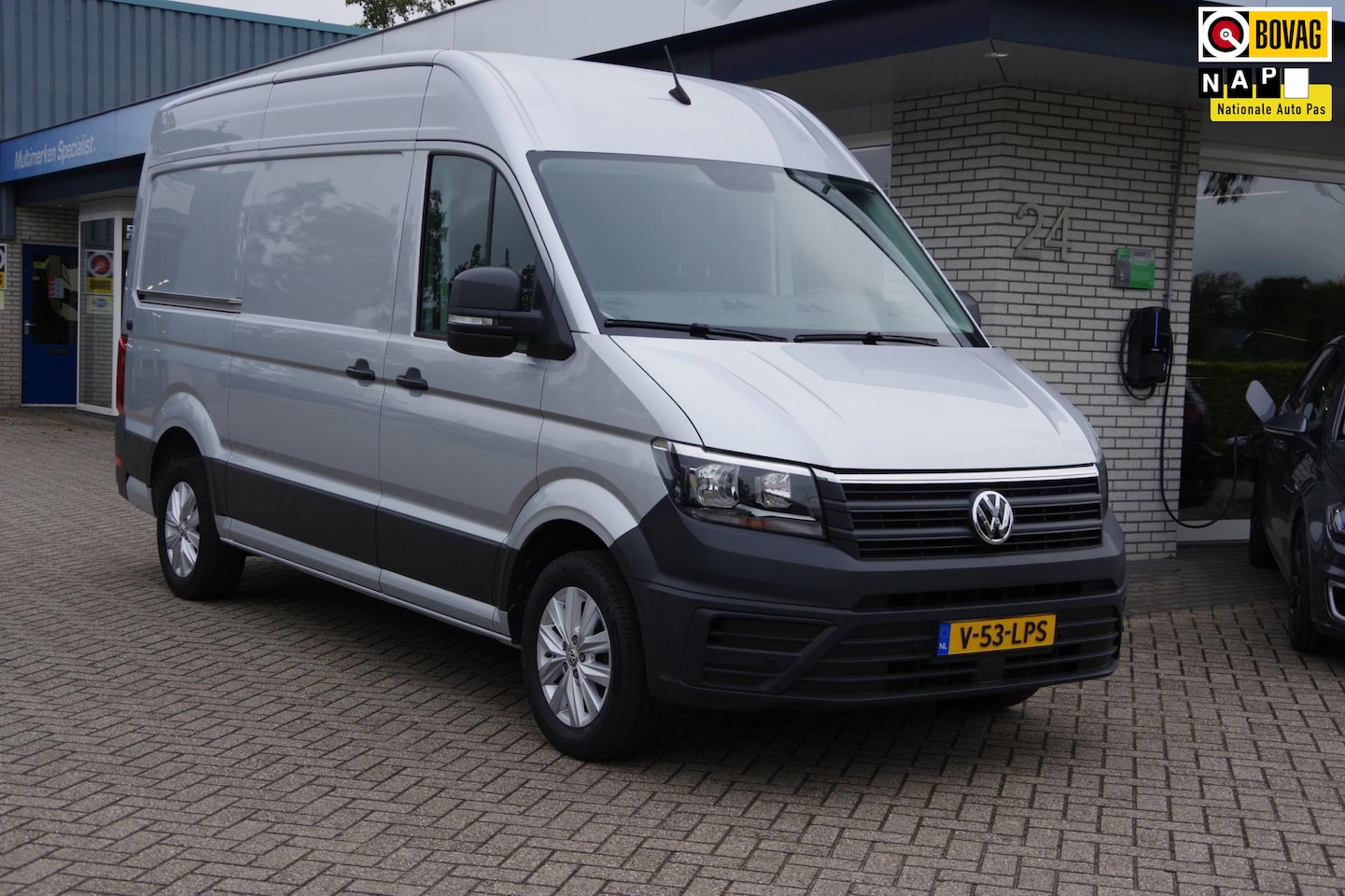 Volkswagen Crafter - 2.0 TDI Comfortline L3H3 Camera Stoelverwarming Carplay Navigatie - AutoWereld.nl