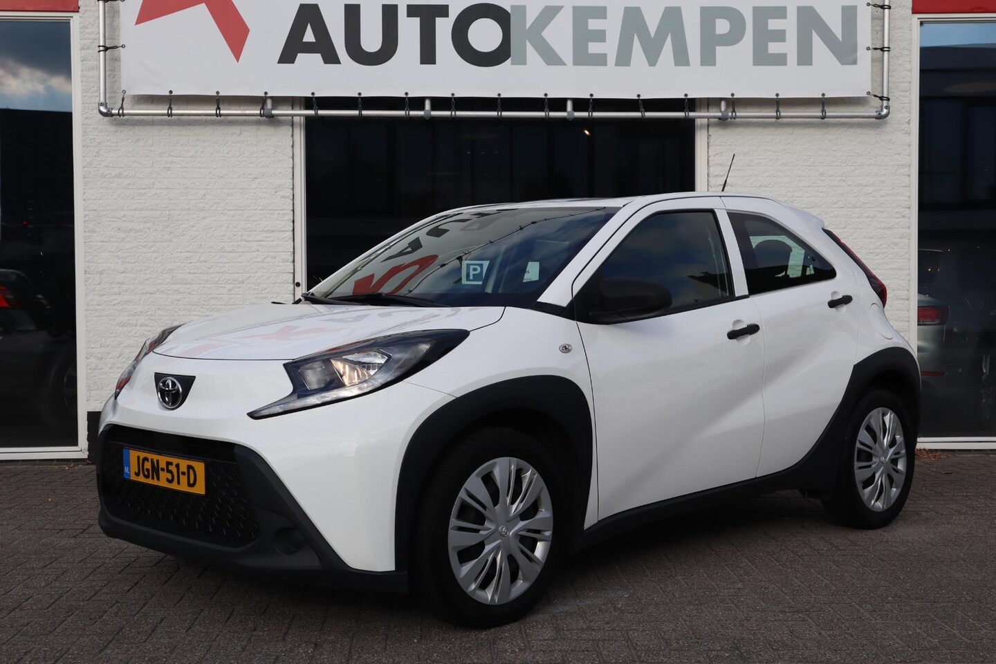 Toyota Aygo X - 1.0 VVT-i MT PLAY APPLE CARPLAY|ADAPTIVE CRUISE|DEALERONDERHOUDEN - AutoWereld.nl