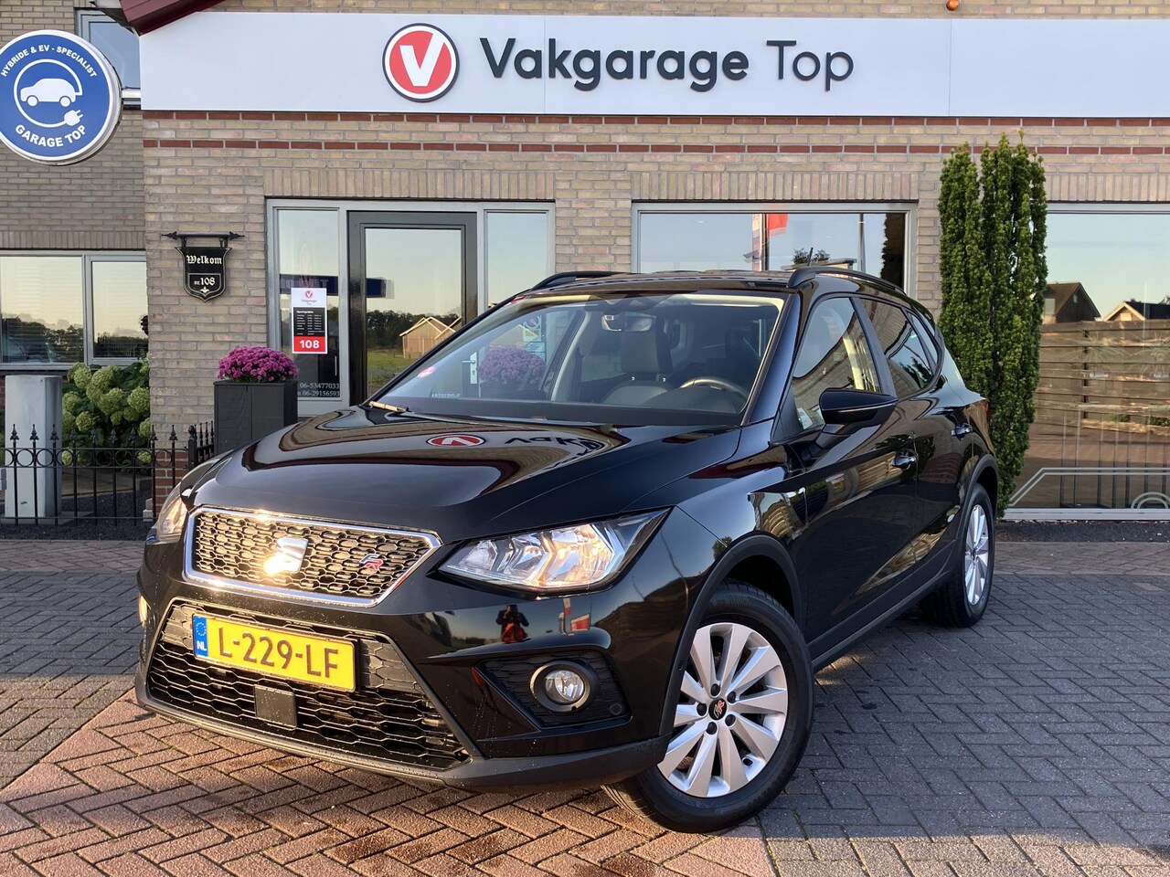 SEAT Arona - 1.0 TSI Style Business Intense | Trekhaak | NL-auto | Camera - AutoWereld.nl