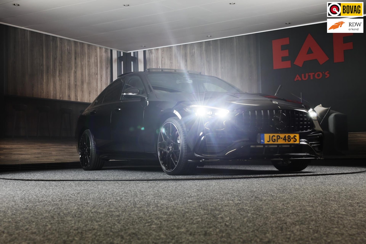 Mercedes-Benz C-klasse - 300 e AMG 63 Look / Massage / Burmester / Head Up / 360 Camera / Acc / Elek Stoelen / Open - AutoWereld.nl