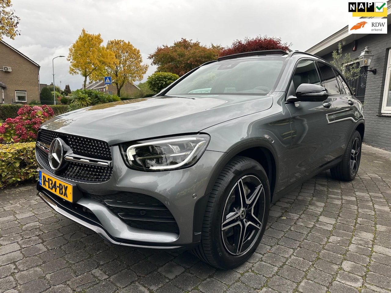 Mercedes-Benz GLC-klasse - 300e 4MATIC AMG, Pano, 360 Camera - AutoWereld.nl