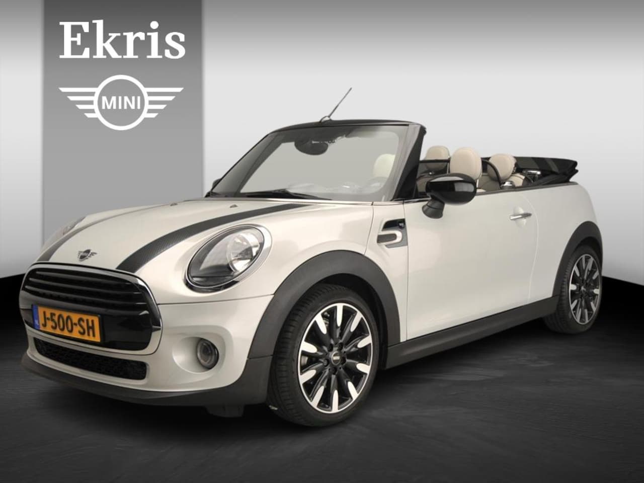 MINI Cabrio - Cooper Automaat / Sportstoelen / Leder / Stoelverwarming / PDC / Cruise / Alu wielen 17 in - AutoWereld.nl