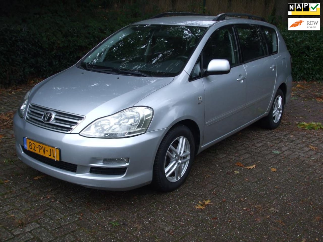 Toyota Avensis Verso - 2.0i Linea Sol 7p. clima 146 dkm NAP 1e eigen. 5 drs nwe APK - AutoWereld.nl