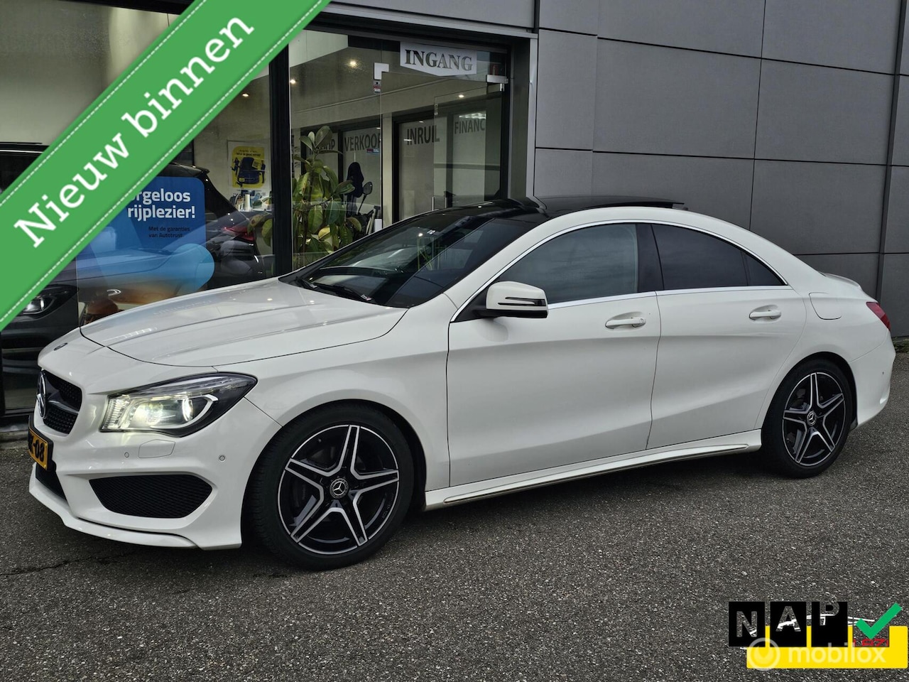 Mercedes-Benz CLA-Klasse - 180 AMG Line Panorama/Harman Kardon/NAP - AutoWereld.nl