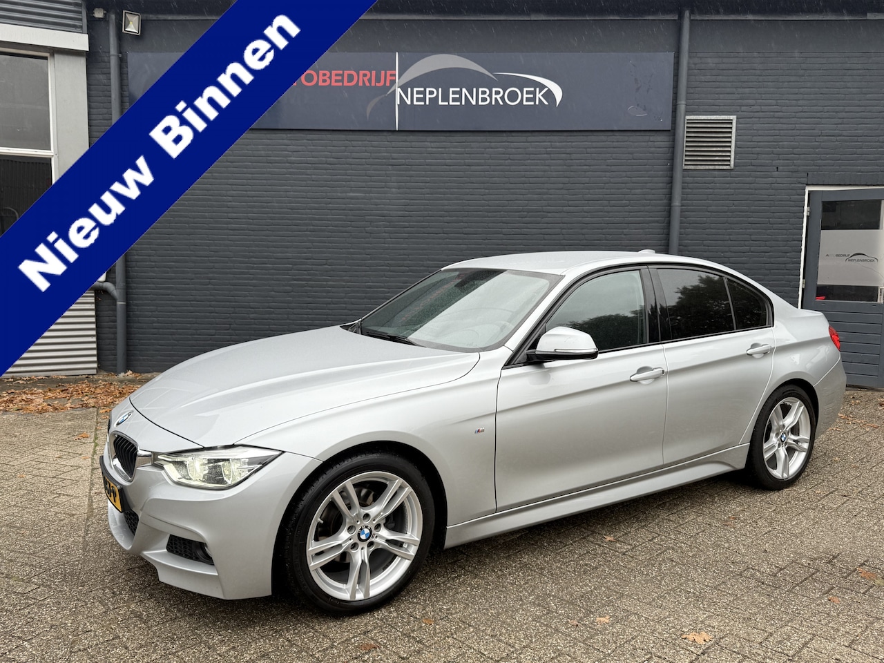 BMW 3-serie - 318i M Sport | 2016 | NL-auto | 128.000 km | Dealer onderhouden | 140pk - AutoWereld.nl
