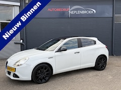 Alfa Romeo Giulietta - 1.4 T Distinctive Pano | Xenon | Navi | Clima | LMV | 08-2012 198.210 KM
