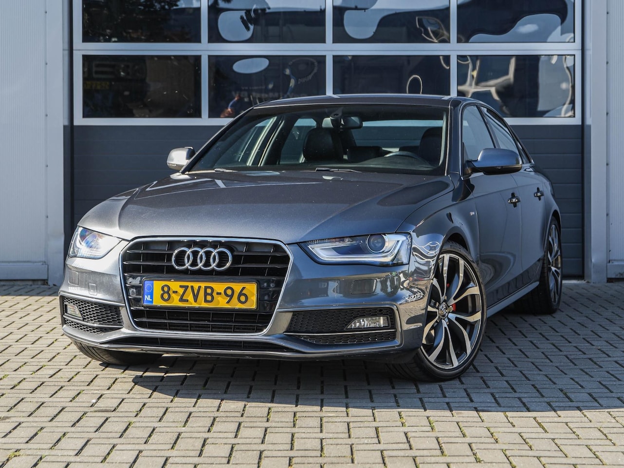 Audi A4 Limousine - 1.8 TFSI S Edition | Navi | Xenon | Sportstoelen | PDC | Climate control | Cruise control - AutoWereld.nl