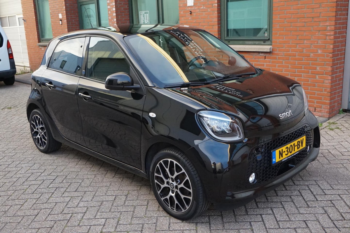 Smart Forfour - EQ Comfort PLUS 18 kWh Pano, Leer, Carplay - AutoWereld.nl