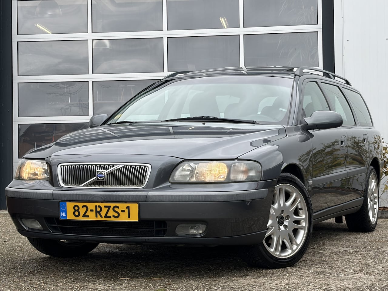 Volvo V70 - 2.4 T Geartr. C.L. 200pk | Nieuwe Distributieriem | Automaat | Cruise control | Elektrisch - AutoWereld.nl