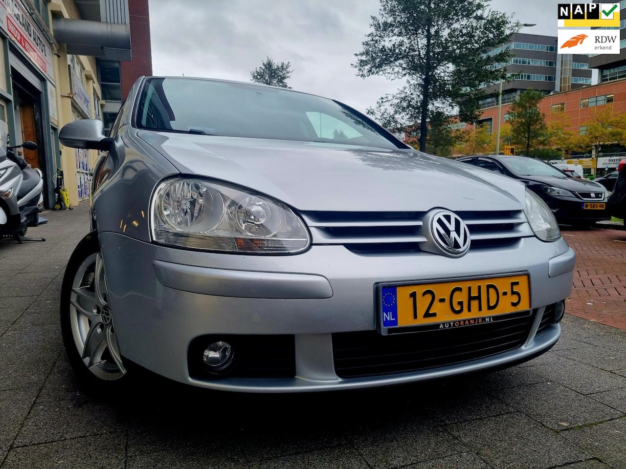 Volkswagen Golf - 1.6 FSI 5drs Airco Carplay ElecRam - AutoWereld.nl