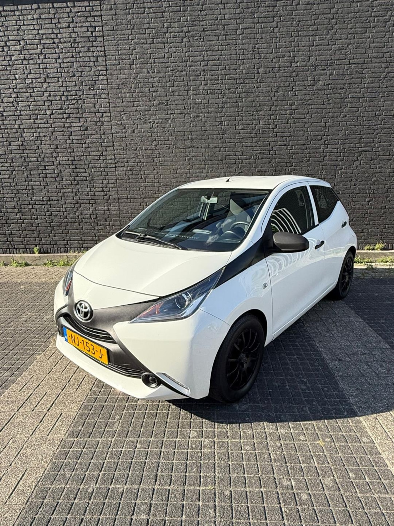 Toyota Aygo - Toyota Aygo 1.0 Vvt-i 69pk 5D 2017 Wit - AutoWereld.nl