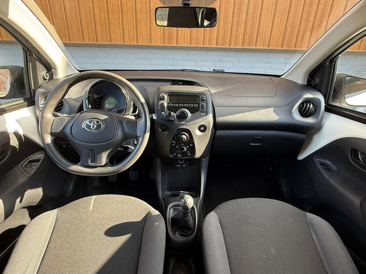 Toyota Aygo - Toyota Aygo 1.0 Vvt-i 69pk 5D 2017 Wit - AutoWereld.nl