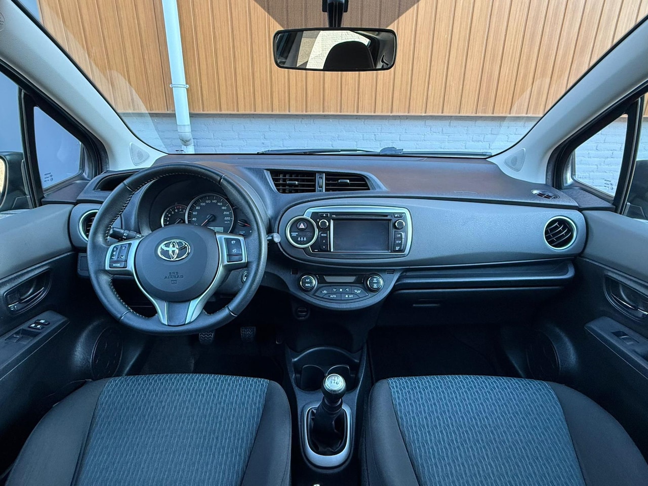 Toyota Yaris - Toyota Yaris 1.0 12V Vvt-i 5DR 2011 Blauw - AutoWereld.nl