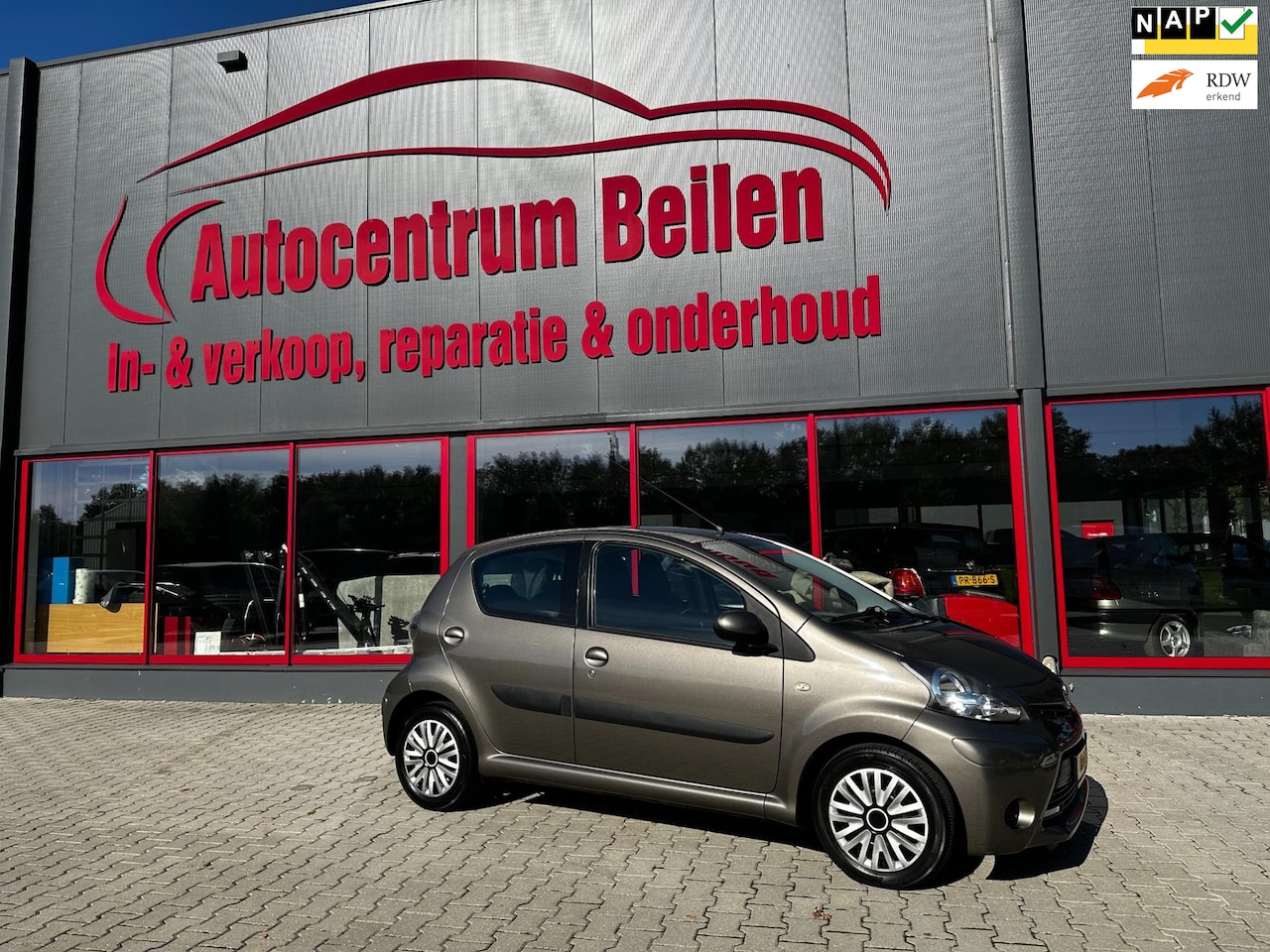 Toyota Aygo - 1.0 VVT-i Aspiration / Automaat / 5-DR / AIRCO / NAVI / BLUETOOTH / - AutoWereld.nl