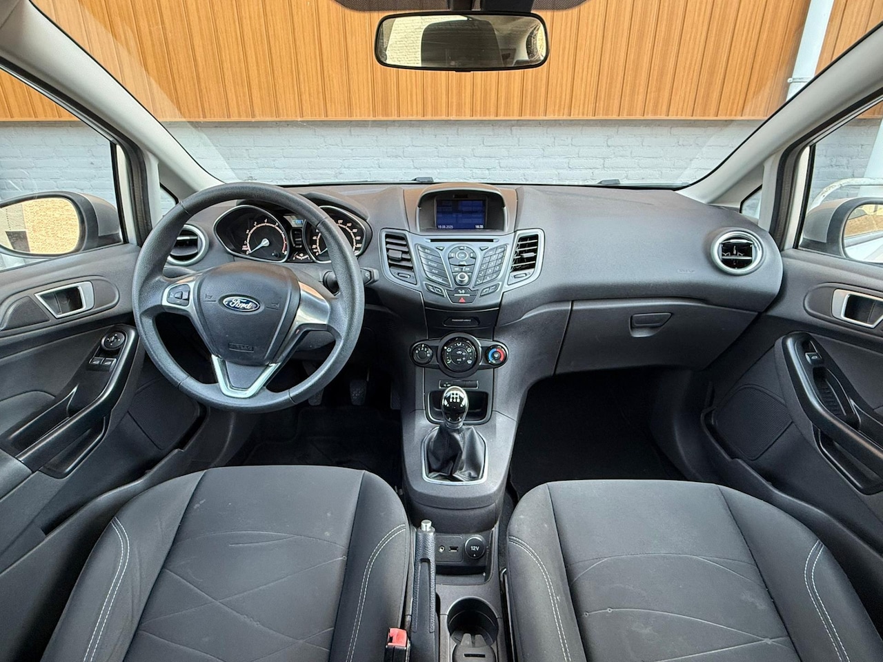 Ford Fiesta - Ford Fiesta 1.0 48KW/65PK 5D 2015 Grijs - AutoWereld.nl
