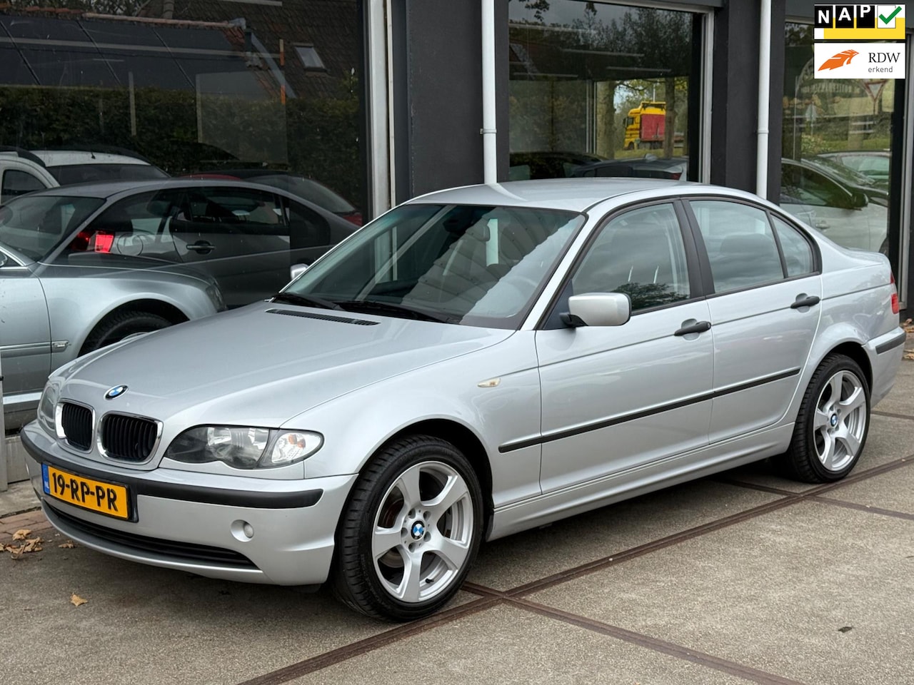 BMW 3-serie - 316i Black&Silver II 2005 ECC/APK/LMV/KM NAP! - AutoWereld.nl