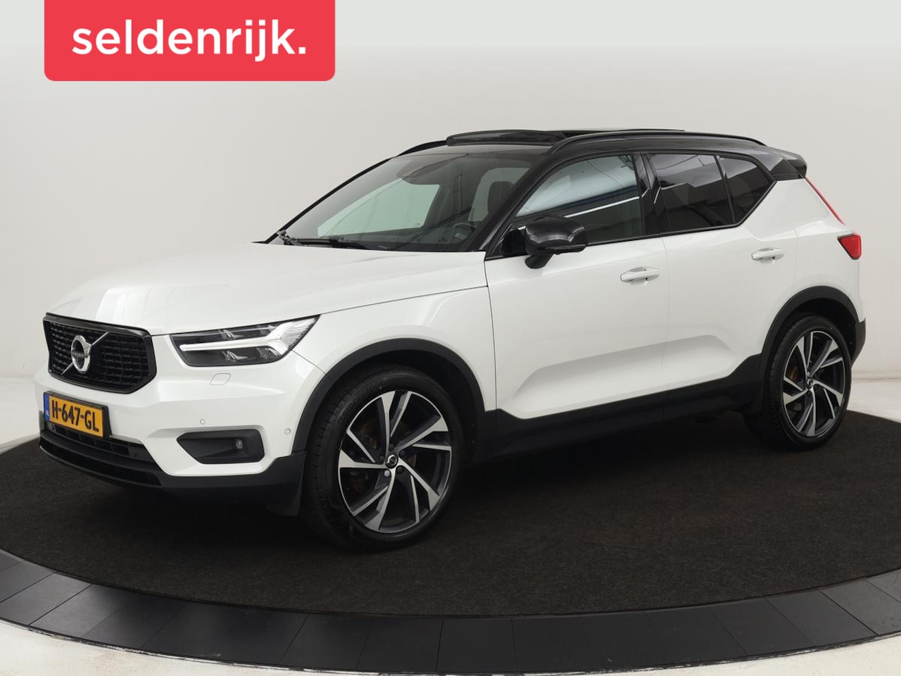 Volvo XC40 - 2.0 T5 R Design Luxury Line | Panoramadak | Adaptive cruise | 360 Camera | Stoel & stuurve - AutoWereld.nl