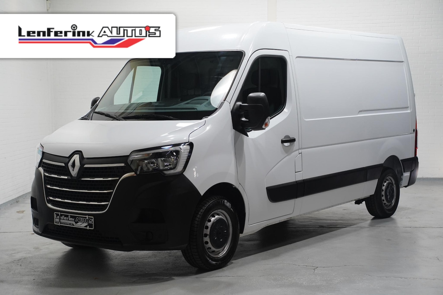 Renault Master - 2.3 dCi 135 L2H2 Comfort Airco, Apple Carplay Navi, PDC achter, 3-Zits - AutoWereld.nl