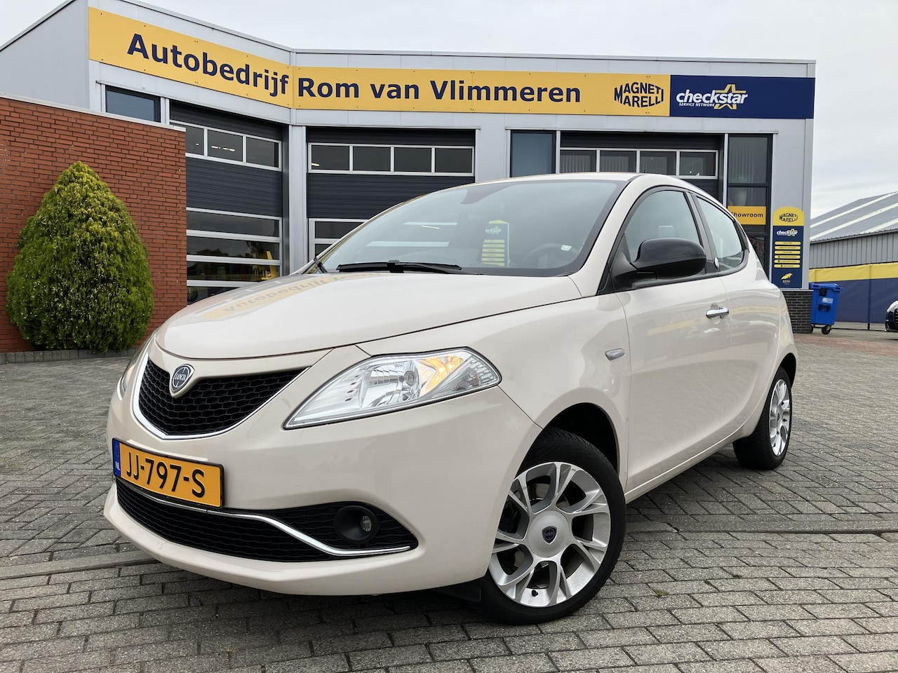 Lancia Y(psilon) - Ypsilon 0.9 TwinAir Opening Edition | Automaat | - AutoWereld.nl