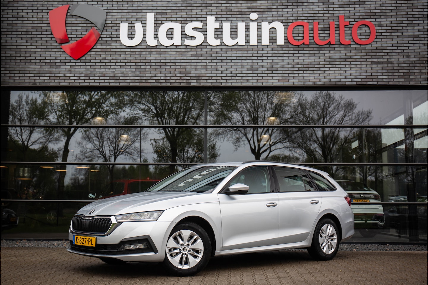 Skoda Octavia Combi - 1.0 e-TSI Business Edition 1.0 e-TSI Business Edition , Virtual cockpit, Carplay, Cruise, PDC - AutoWereld.nl