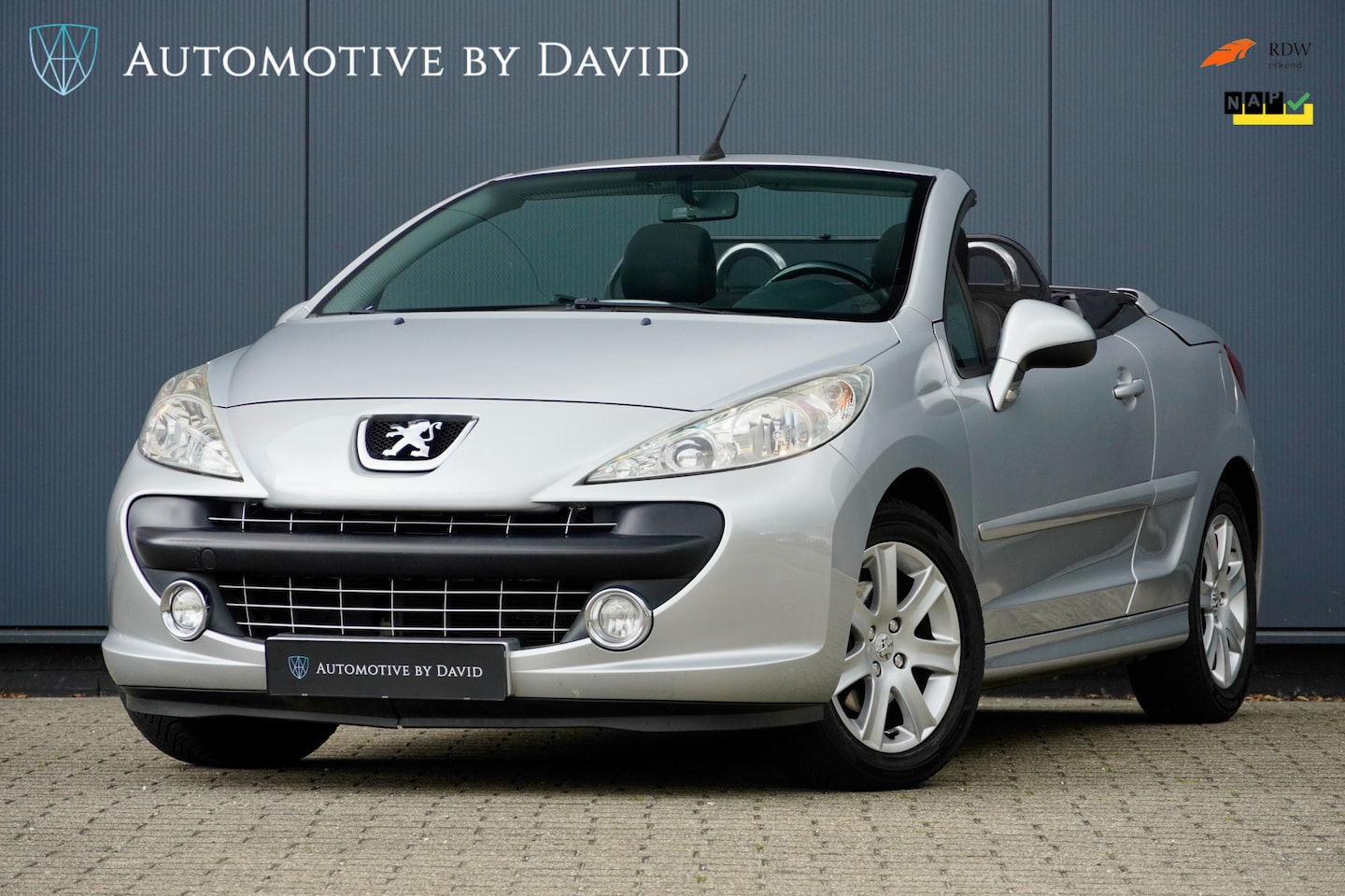 Peugeot 207 CC - 1.6 VTi 120 pk Cabriolet / AIRCO / STOELVERWARMING / CRUISE CONTROL / LMV 16 INCH / ESP / - AutoWereld.nl
