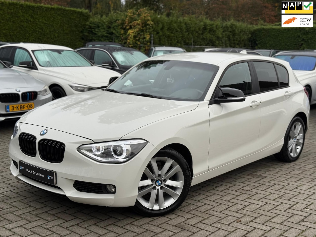 BMW 1-serie - 116i Business|Nieuwe Ketting + Klepseals|Navigatie|Xenon|Airco|Pdc|Nette staat.. - AutoWereld.nl