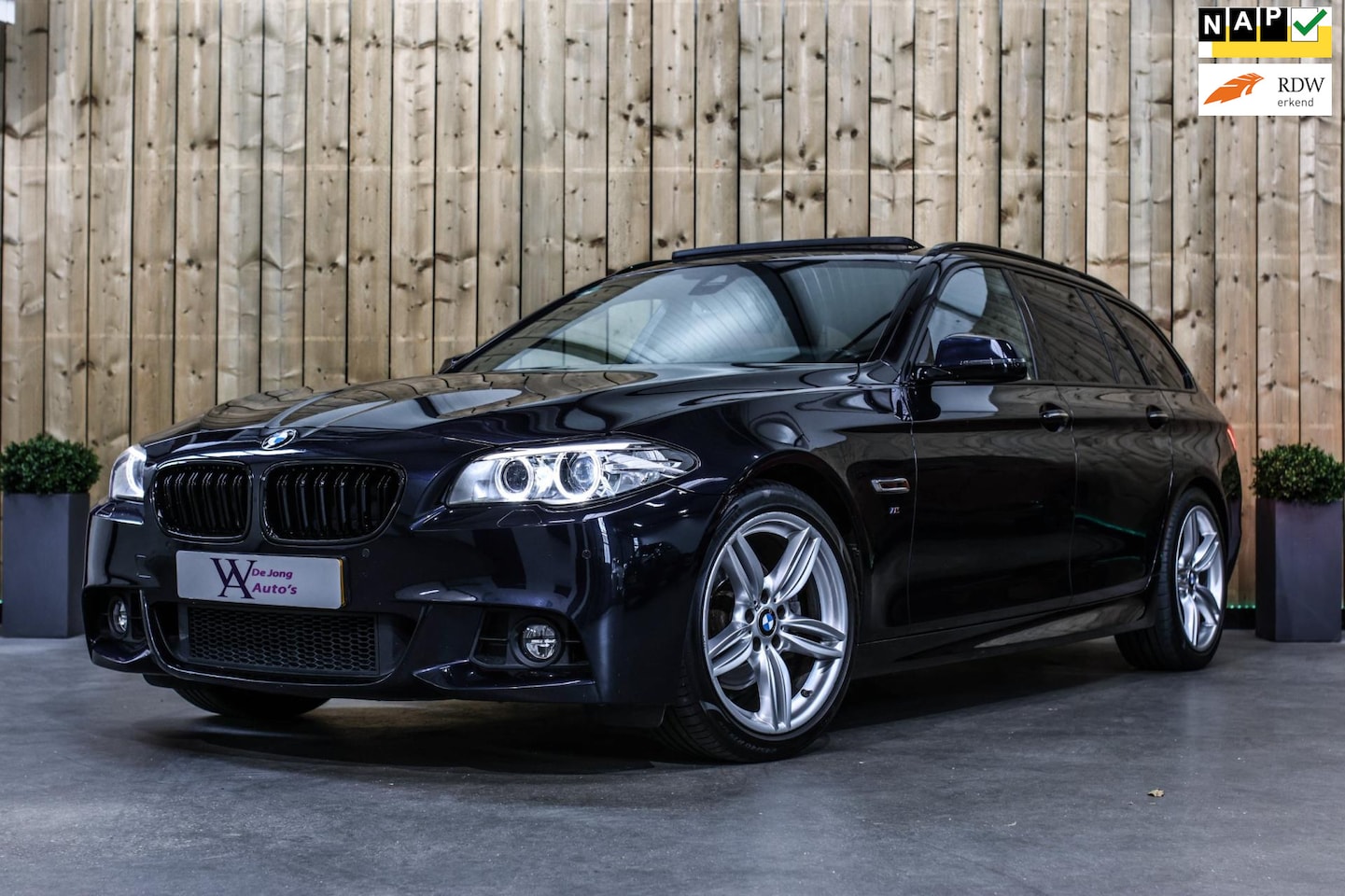 BMW 5-serie Touring - 520i M-Sport *Pano*Camera*Keyless*Comfortstoelen* - AutoWereld.nl