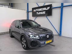 Volkswagen Touareg - R-Line 3.0L V6 286pk > GRIJSKENTEKEN < Airco, Cruise, Navi, PDC, Luchtvering, Camera, Schu