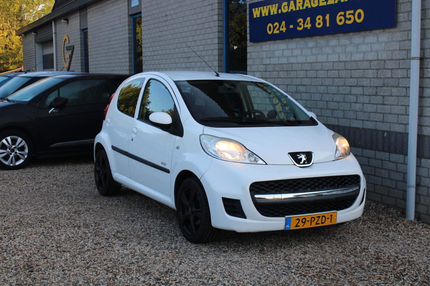 Peugeot 107 - 1.0-12V 5DRS Millesim 200 Airco Lm velgen - AutoWereld.nl