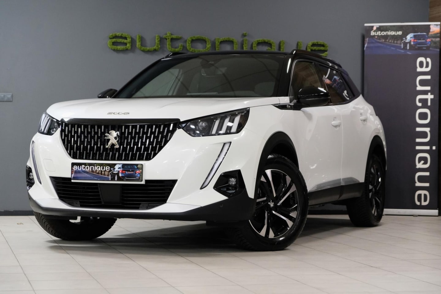 Peugeot 2008 - 1.2 PureTech GT *31.191km* Nieuwstaat! Apple Carplay/Navigatie/Camera 10 op voorraad - AutoWereld.nl