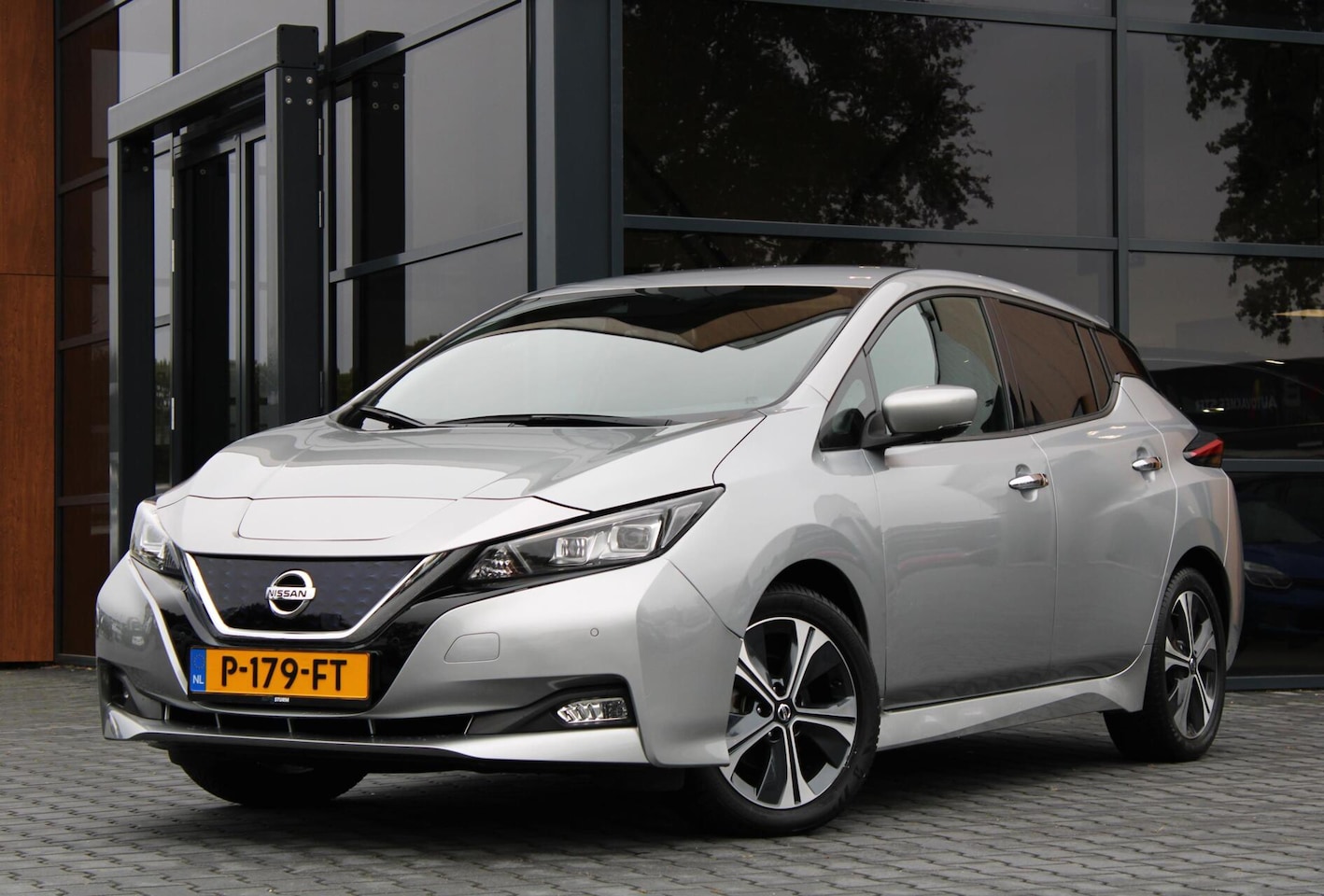 Nissan LEAF - N-Connecta 40 kWh | 360 Camera | Stoelverwarming - AutoWereld.nl